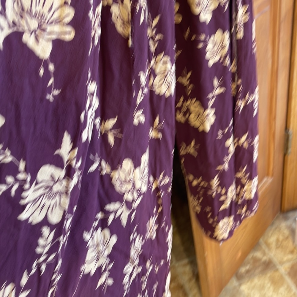 Boutique pants suit with spaghetti straps. Wide legs with side slits. - Picture 4 of 4
